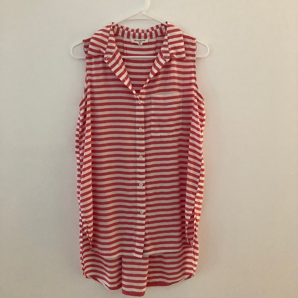 Women’s size small button up top